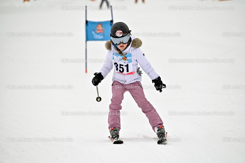SRF_20.02.2026_1074 | Skirennfotos,Serfaus,Fiss,Ladis,Kinderskirennen,Winter,Tirol,Oberland,skirace,SFL,feelfree,weil wir's genießen,ski,Ski,skifahren,Sonnenplateau, - Realisiert mit Pictrs.com