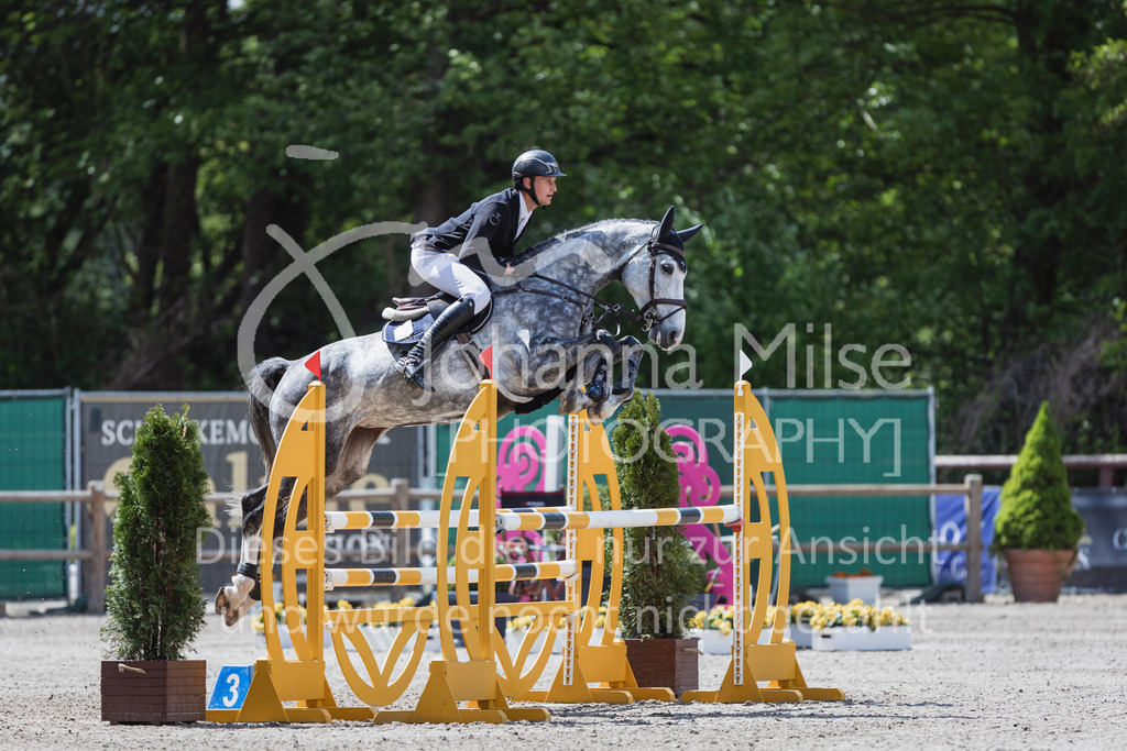 250506_Mühlen_SprPf-L1-300 | Deine schönsten Turniermomente als professionelle Fotos! Entdecke hochwertige Pferdesport-Fotografie im Online-Shop. Jetzt Fotos finden & bestellen!