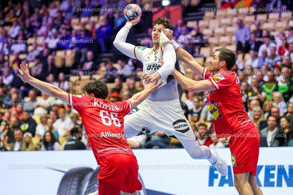 EHF15012602102 | 15.01.2026, Handball, Men's EHF EURO 2026, Deutschland - Östereich, Jyske Bank Boxen in Herning, Dänemark, Preliminary Round:  Marko Grgic (Germany #71) im Zweikampf gegen   Elias Kofler (Austria #66)  Clem Boris Zivkovic (Austria #30) 