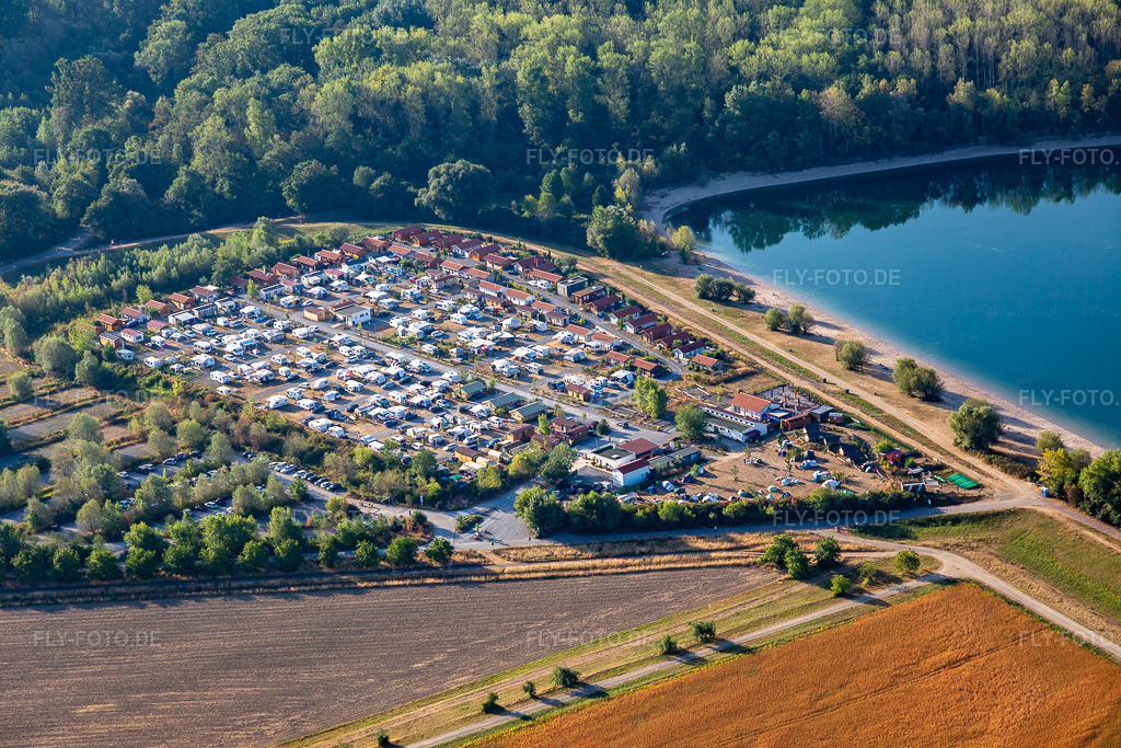 Luftbild: Inselcamping Kollersee in Brühl im Bundesland Baden-Württemberg in Deutschland. Foto: IMG_133946.jpg vom 21.08.2022 durch Werner Riehm/FLY-FOTO.deAuto mit Camping-Kollersee-Schild (PNG & 10-80 %)