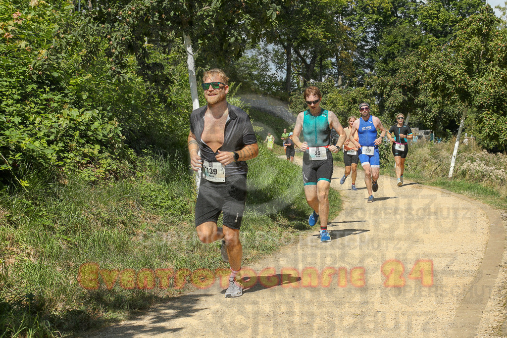 250824_1232_EX1_9676 | Sportfotografie im Rhein-Sieg Kreis, Köln, Bonn, NRW, Rheinland Pfalz, Hessen, etc. Unser Tätigkeitsfeld umfasst den Laufsport vom Volkslauf über den Marathon, Duathlon, Triathon bis zum Ultralauf wie Kölnpfad Ultra oder Schindertrail.