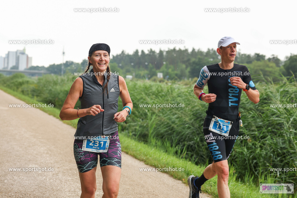 LUR_1822 | 34. M-net Erlanger Triathlon 2025 #erlangertriathlon  #mnettriathlon2025 #mnettriathlon #team #olympischedistanz #mitteldistanz #triathlon #maindonaukanal  #erlangertriathlon2025 #yourpictrs #tv1848 #tv1848erlangen  #triathlonbayern #sportinerlangen #demsportverbunden #sportshot_your_pictrs Copyright: www.sportshot.de