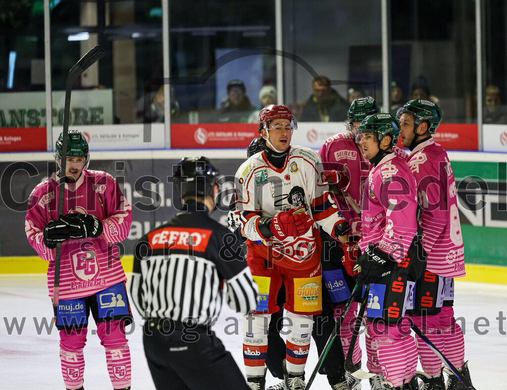 2025-10-24_063_TSV_Erding_gegen_Deggendorfer_SC | Erding, Deutschland, 24.10.2025:Eishockey, Oberliga Süd 2025 / 2026, 11. Spieltag, TSV Erding gegen Deggendorfer SC, Endergebnis: 2:4Erik Modlmayr (Erding Gladiators, #21), Louis Trattner (Erding Gladiators, #7), Maximilian Forster (Erding Gladiators, #81)Foto: Christian Riedel / fotografie-riedel.net