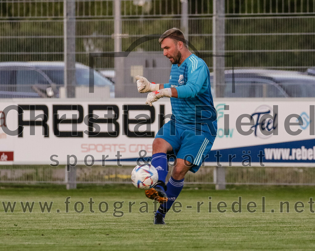 2023-09-07_011_FC_Finsing_gegen_FC_Moosinning_II | Finsing, Deutschland, 07.09.2023:
Fußball, Kreisliga 2023 / 2024, 8. Spieltag, FC Finsing gegen FC Moosinning II, Endergebnis: 3:0

Torwart Daniel Schröder (FC Finsing, #1)

Foto: Christian Riedel / fotografie-riedel.net