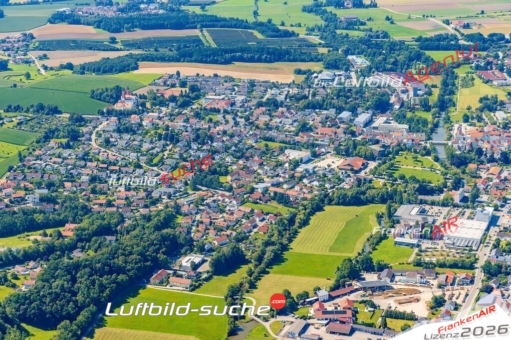 Luftaufnahme von  Vilsbiburg - Die Luftaufnahme wurde 2025 vom UL-Flugzeug heraus erstellt ( keine Drohne ) - Hochauflösende Luftaufnahme - für professionelle Ausdrucke geeignet. Die Geschenkidee !Mit Lizenz und Bildrechte bestellbar
