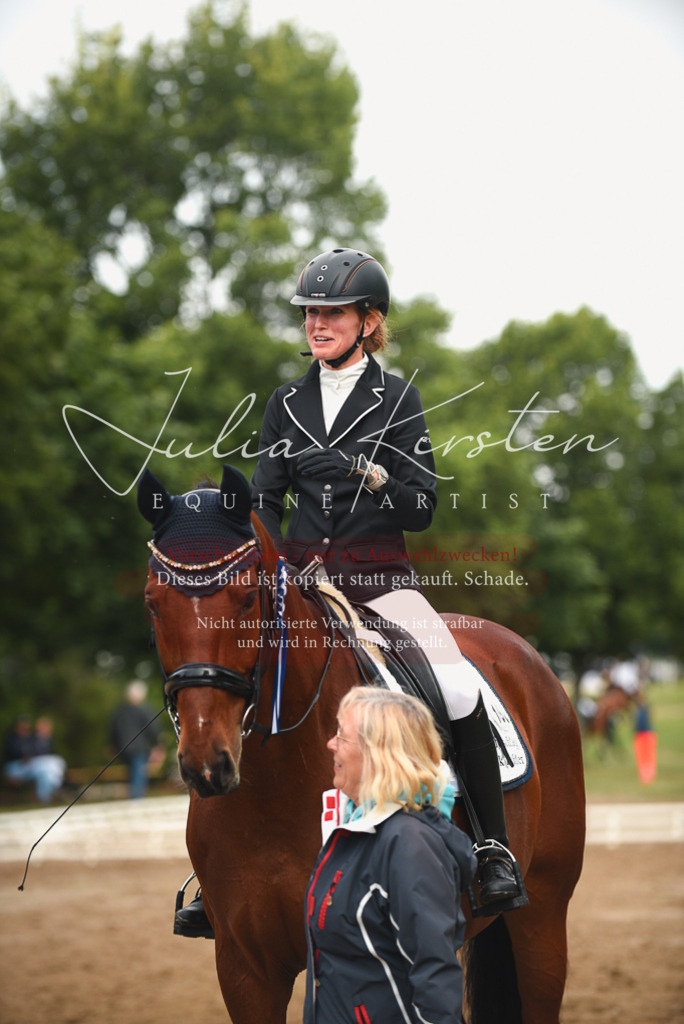DSC_0298 | Pferde- und Turnierfotografie in Westsachsen. Pferdeportraits, Auftragszeichnungen und intuitive Kunst.