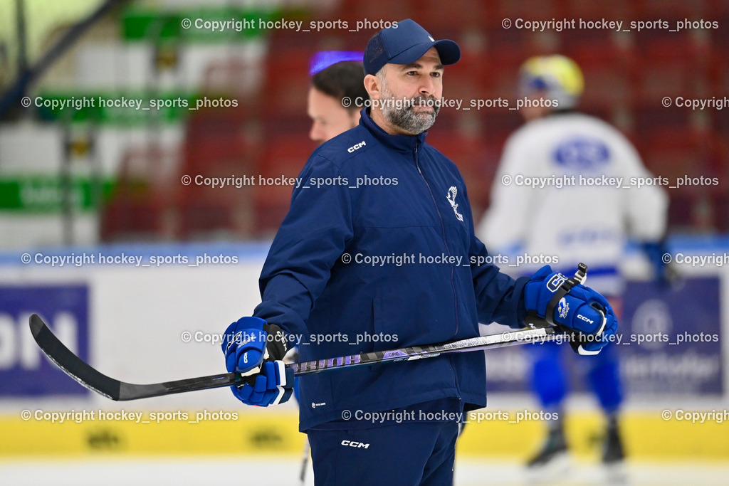 Eistrainig EC VSV mit Headcoach Pierre Allard | Eistrainig EC VSV mit Headcoach Pierre Allard, 1. Eistrainig EC VSV mit Headcoach Pierre Allard am 02.12.2025 in Villach (Stadthalle Villach), Austria, (Photo by Bernd Stefan)