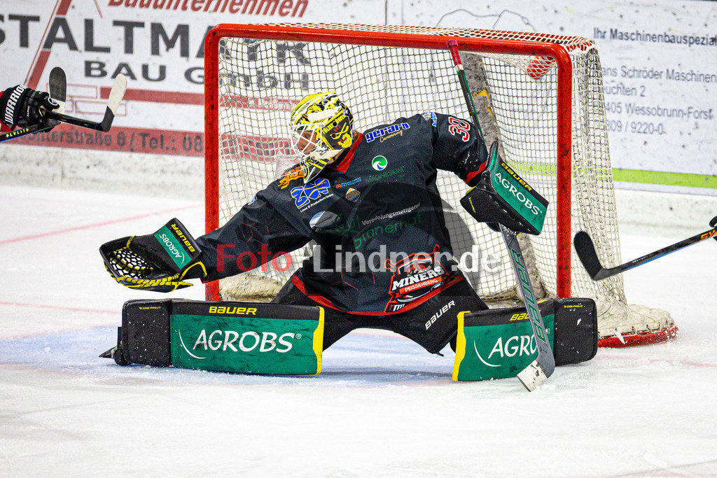 Peißenberg MINERS gegen ESV Buchloe Pirates | Eishockey Bayernliga 2025/26 Vorbereitung, Peißenberg MINERS gegen ESV Buchloe Pirates, 20250921,Joshua BARON (MINERS Goali 30) in Aktion,2025-09-21 in Peißenberg (flatbuy Arena Peißenberg), Joshua BARON (MINERS Goali 30)Copyright: WolfgangxLindner www.foto-lindner.de