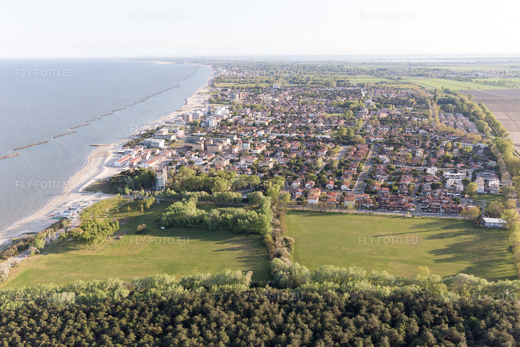 Vue aérienne: Vue de la ville à Casa Arletta dans le département Émilie-Romagne, Italie. Photo: IMG_098637.jpg prise le 06/04/2017 par Werner Riehm/FLY-FOTO.eu – Résolution de l'original: 5472 x 3648 px