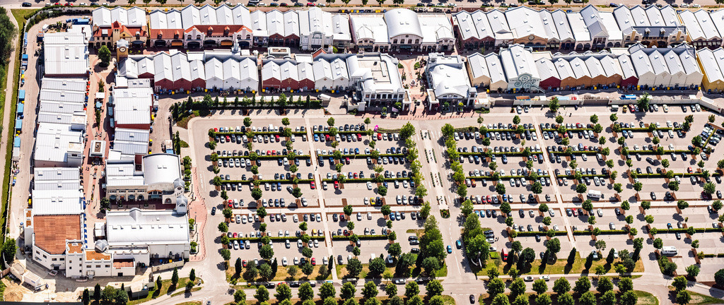 dr__dsc4440.jpg | INGOLSTADT 20.06.2018 Gebäude des Einkaufszentrum Ingolstadt Village in Ingolstadt im Bundesland Bayern, Deutschland. // Building of the shopping center Ingolstadt Village in Ingolstadt in the state Bavaria, Germany. Foto: Daniel Reiter