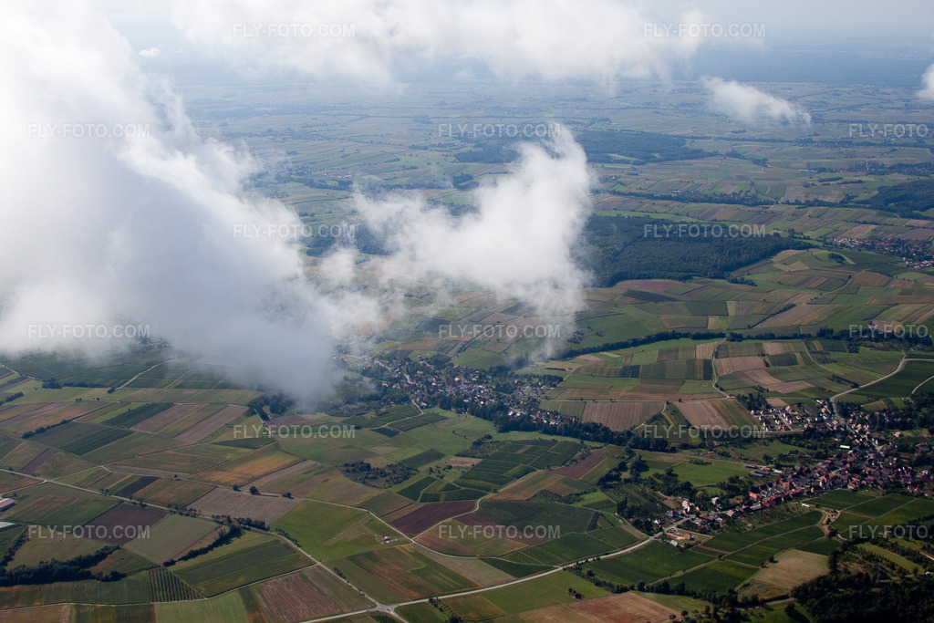Aerial view: View of the town in Rott in the state Bas-Rhin, France.Photo: IMG_21004.jpg taken on 09/06/2009 by Werner Riehm/FLY-FOTO.comResolution of the original: 4752 x 3168 px