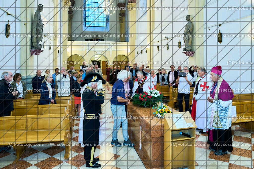 ALP3726_Jeanne de Ferrette_Kranzniederlegung_Johanna von Pfirt_Templer Orden | (C)FotoLois.com, Alois Spandl, 700stes Hochzeitsjubiläum - Albrecht II. mit Johanna von Pfirt in Thann (FR) im März 2024. Empfang des Organistionskommitees aus der Region Ferrette (Pfirt)/Thann aus dem Elsass mit Empfang durch die Stadtgemeinde und Bezirkshauptmannschaft Scheibbs im Schloss Scheibbs und anschließender Kranzniederlegung in der Kartausenkirche über der Krypta des Gründerehepaares durch Mitglieder des Templer Ordens im Beisein von Mitgliedern der Goldhaubengruppen, Fr 22. September 2023.