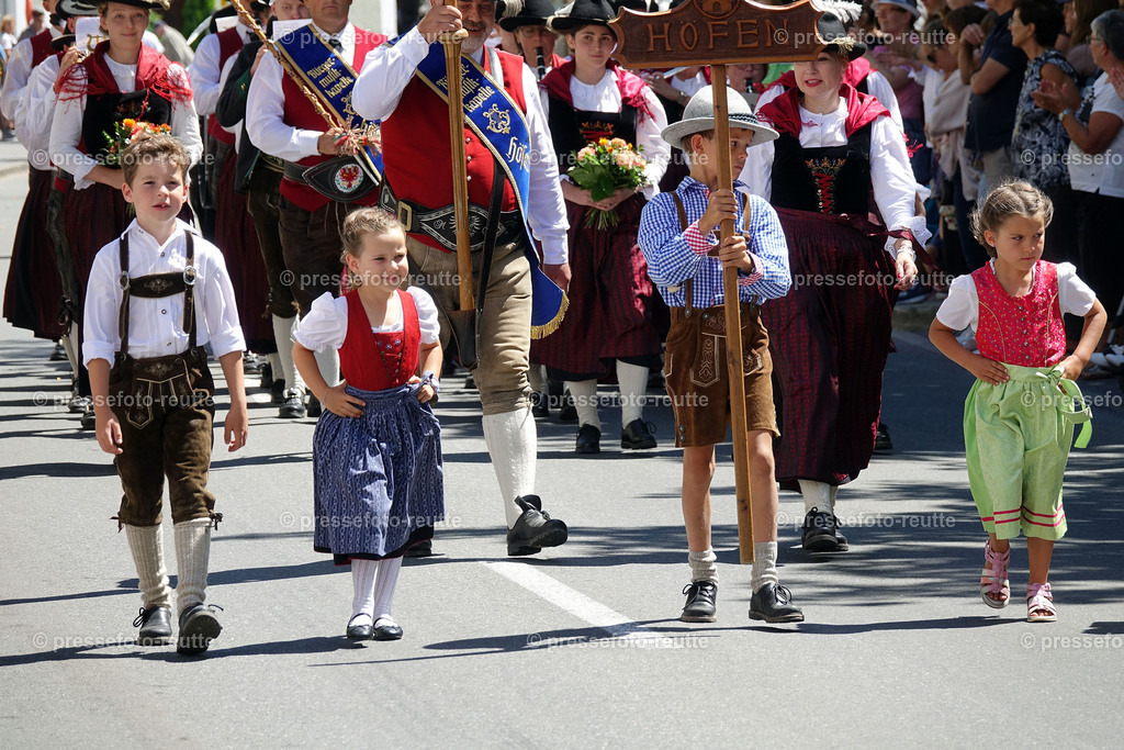 news-2022-Juli17-Musikumzug-Reutte-DSD03268-Hoefen | Info aus dem Bezirk Reutte/Ausserfern Tirol sowie eine umfangreiche Bilddatenbank über die gesamte Region: Lechtal, Talkessel Reutte, Tannheimertal, Zwischentoren. Lech, Plansee, Zugspitze, Grenztunnel, B179, Fernpassstraße, Verkehr, Lawinen, Tradition, - Realisiert mit Pictrs.com