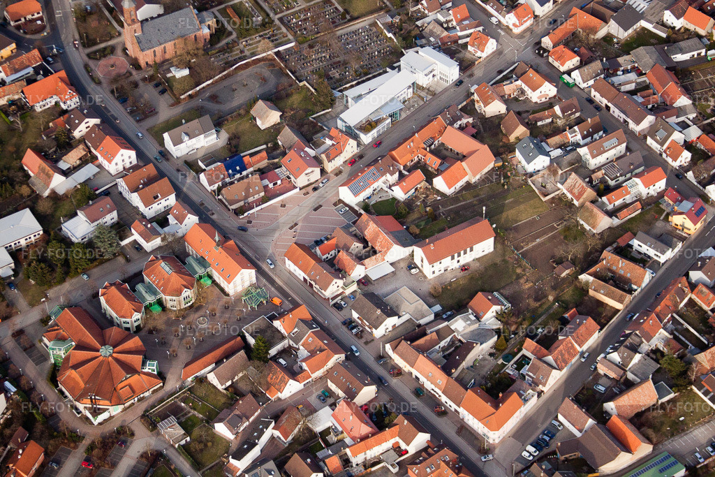 Luftbild: Bürgermeisteramt und Kultur und Kongresszentrum Bürgerhaus Linkenheim-Hochstetten und Volksbank pur im Ortsteil Linkenheim in Linkenheim-Hochstetten im Bundesland Baden-Württemberg in Deutschland. Foto: IMG_24582.jpg vom 27.02.2010 durch Werner Riehm/FLY-FOTO.deWWW.LINKENHEIM-HOCHSTETTEN.DE