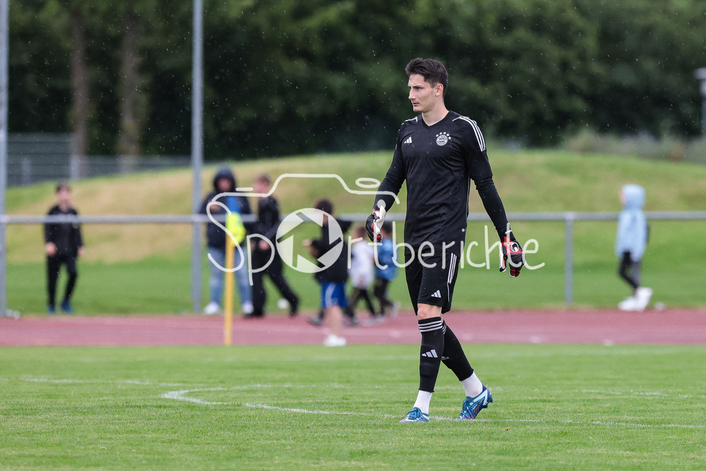 SSV Dillingen - FC Bayern Amateure | Im Bild Amateure Ersatzkeeper Hannes HEILMAIR (FCB #18) / Freisteller / Einzelfoto