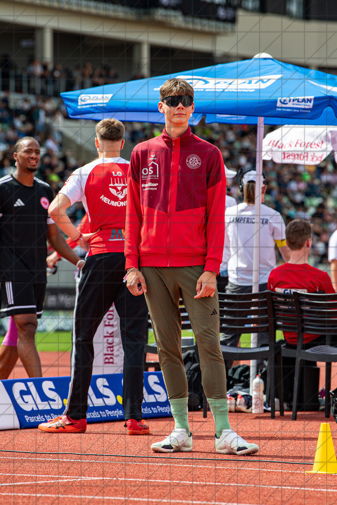 DIE FINALS 2025 | Dt. Leichtathletik Meisterschaft | Halbfinalläufe 400m Herren | Nevio Völkel als jüngster Teilnehmer im Hochsprungwettbewerb. //  02.08.25: DIE FINALS 2025 | Dt. Leichtathletik Meisterschaft | Hochsprung Männer / Dresden / Deutschland  //   CREDIT:www.bullenfotos.de, Martin König, Hörner Weg 40, D-49078 Osnabrück, +4917663732967 // Nutzung und Weitergabe nur zu den vereinbarten Zwecken. Presseanfragen an Ersteller. Alle Rechte beim Ersteller. Honorierung nach MFM. - Realisiert mit Pictrs.com