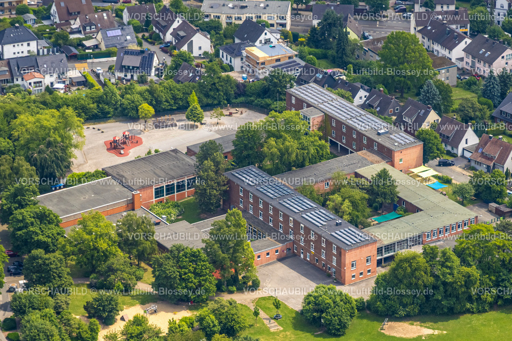 Hattingen250517005-2 | Luftbild, Gemeinschaftsgrundschule GGS Oberwinzerfeld, Dach mit Solarpaneelen, AWO Kita Kindertagesstätte Winz-Baak, Hattingen, Ruhrgebiet, Nordrhein-Westfalen, Deutschland
