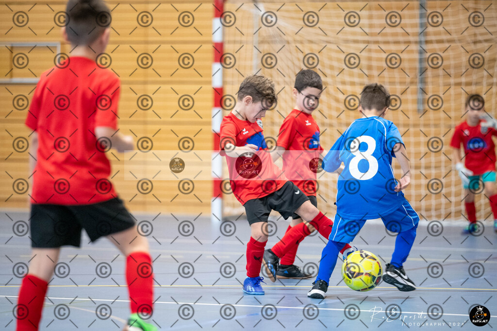 20241124_FCR-Hallenturnier-G_1_105 | Sport und Naturfotografie von Roberto Esposito zeigt echte Momente Bewegung und die Schönheit der Natur. Ausdrucksstarke Bilder schaffen Emotionen.