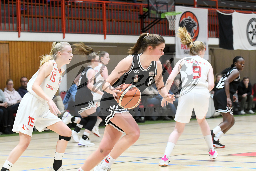 20200126_OSCTGN_0009 | Basketball, Juniorinnen: Jana Schnelle (TG Neuss Junior Tigers) in Aktion, am Ball, Einzelaktion beim Spiel der WNBL zwischen OSC Junior Panthers vs. TG Neuss Junior Tigers am 26.01.2020 im Panthers Dome in Osnabrück, Deutschland.(Foto von Nico Paetzel) - Realisiert mit Pictrs.com