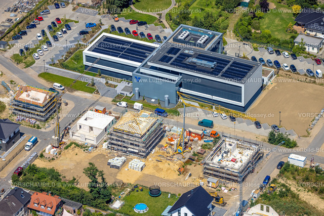 Voerde220702779 | Luftbild, Neubau VORUM - Verwaltung Volksbank Rhein Lippe, Baustelle an der Raiffeisenstraße, Friedrichsfeld, Voerde, Ruhrgebiet, Nordrhein-Westfalen, Deutschland