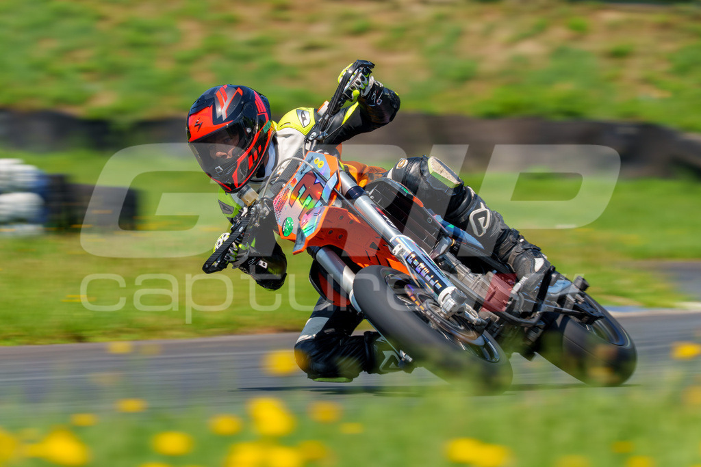 G-Cup + Supermoto Staatsmeisterschaft + Hungarian Supermoto Championship | GRIPcapture steht für authentische Sportfotografie in Österreich – für Momente, die mehr sind als Geschwindigkeit oder Ergebnis. Es geht um Emotion, Spannung, Fokus und den Augenblick, der oft nur einen Wimpernschlag dauert.Ob Motorsport, Teamsport oder 