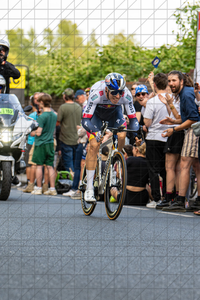 DeutschlandTour 2025 | Prolog  | VAN POPPEL Danny (Red Bull-Bora-Hansgrohe) //  20.08.25: DeutschlandTour 2025 | Prolog  / Essen / Deutschland  //   CREDIT:www.bullenfotos.de, Martin König, Hörner Weg 40, D-49078 Osnabrück, +4917663732967 // Nutzung und Weitergabe nur zu den vereinbarten Zwecken. Presseanfragen an Ersteller. Alle Rechte beim Ersteller. Honorierung nach MFM. - Realisiert mit Pictrs.com
