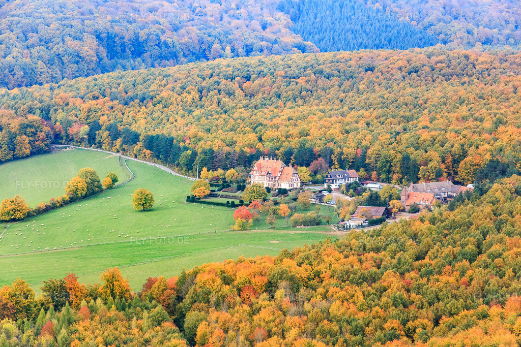 Luftbild: Ferme Mellon und Villa Le Riesack in Niederbronn-les-Bains im Bundesland Bas-Rhin in Frankreich.Foto: IMG_084879.jpg vom 24.10.2015 durch Werner Riehm/FLY-FOTO.deAuflösung des Originals: 5472 x 3648 pxFerme Mellon - Restaurant et chambres d'hôtesGite de groupe en Alsace. Fetes de famille. Villa le Riesack. Capacit\xc3\xa9: 30 \xc3\xa0 50 Personnes