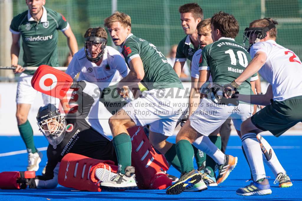 HK_20221009_100884 | 1. Bundesliga Herren Crefelder HTC - Uhlenhorst Mülheim am 9.10.2022 Crefelder HTC, Krefeld , Henrik Mertgens ( Uhlenhorst Mülheim #13 ) , Joshua Onyekwue Nnaji Torwart ( Crefelder HTC #29 )