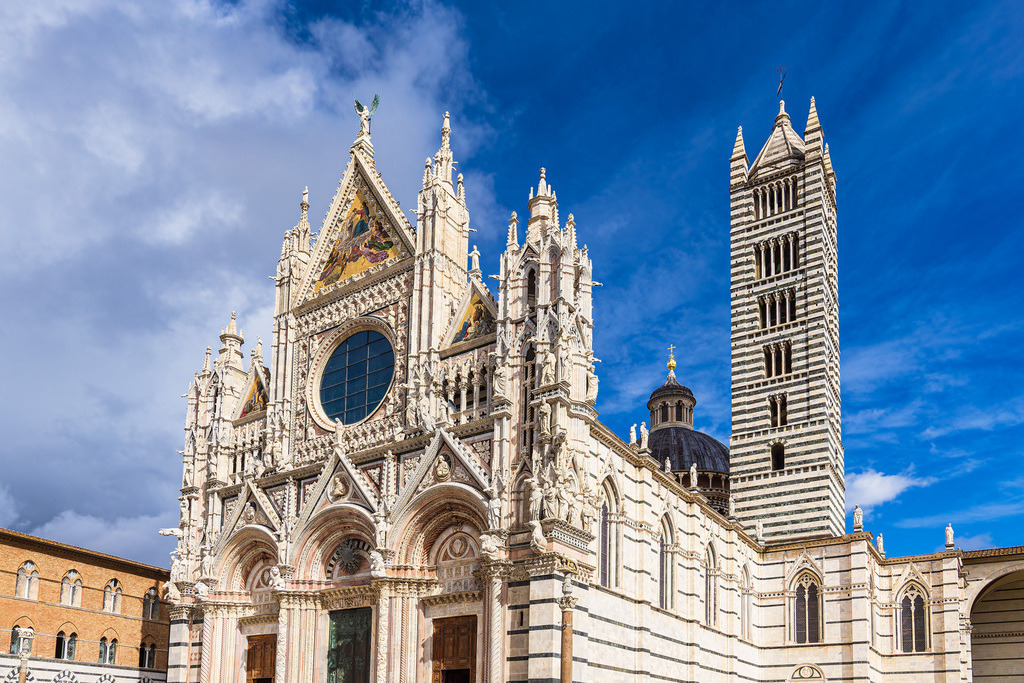 Blick auf die Kathedrale Metropolitana di Santa Maria Assunta in Siena, Italien | Blick auf die Kathedrale Metropolitana di Santa Maria Assunta in Siena, Italien.