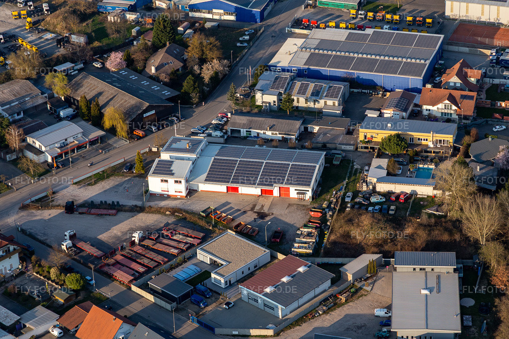 Luftbild: Automatik-Getriebe-Service Bussler Südfpfalz; KARMAN Motor und Getriebe Service; Troha Spedition Horst Tropf e. K. in Hagenbach im Bundesland Rheinland-Pfalz in Deutschland. Foto: IMG_131018.jpg vom 22.03.2022 durch Werner Riehm/FLY-FOTO.deWWW.KARMAN-AUTO.DE