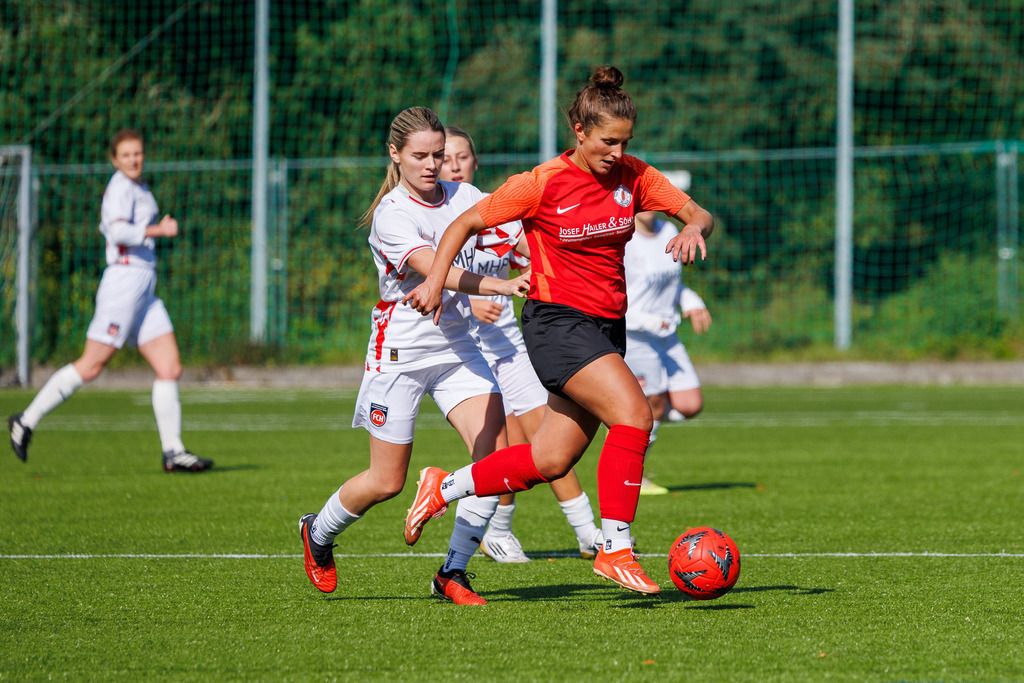 FCHHÜT_251003_4106 | 1.FC Heidenheim 1846 II vs. TSV Hüttlingen, Fußball, Frauen, Bezirkspokal, 2025/2026, 1.Runde, 03.10.2025 in Mergelstetten, Sportplatz 2(Foto: Michael Bulling) - Realisiert mit Pictrs.com