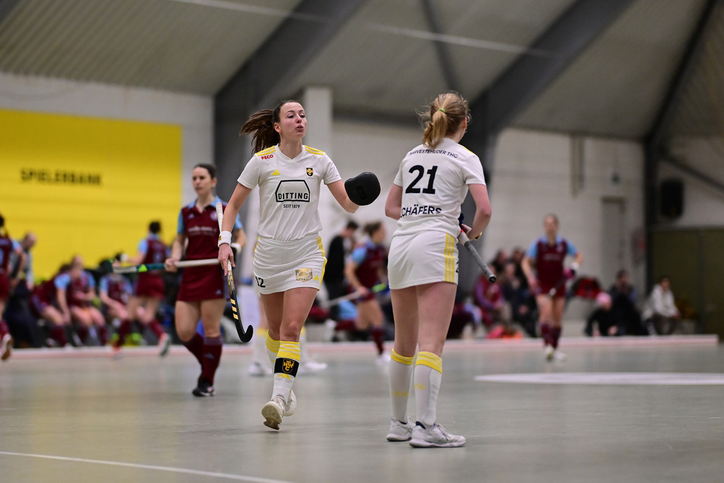 Hockey I Frauen I Saison 2025-2026 I Bundesliga I 9. Spieltag I Harvestehuder THC - UHC Hamburg | Der Sportfotograf. - Realisiert mit Pictrs.com