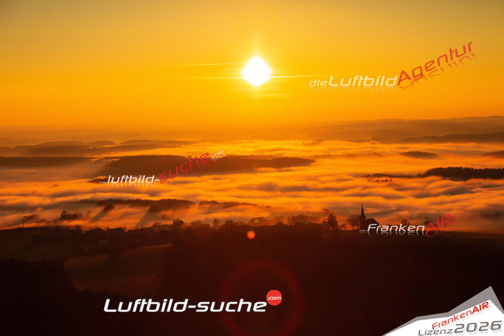 Die Luftaufnahme Neudorf-sonnenuntergang - Weismain wurde vom UL-Flugzeug (keine Drohne) aus fotografiert.Hohe Druck- Auflösung-die Geschenkidee!