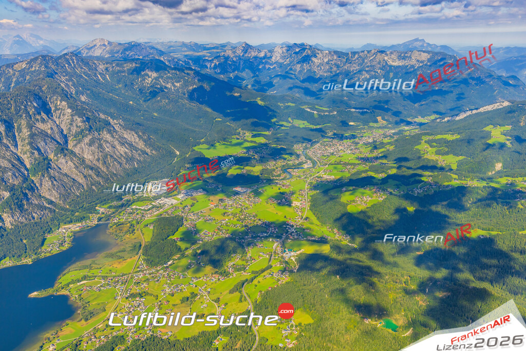 Klassische Luftaufnahme ohne Drohne zeigt:Untersee bei Bad Goisern am Hallstättersee - Die Luftbildaufnahme wurde 2025 vom UL-Flugzeug heraus erstellt ( keine Drohne ) - Hochauflösende Luftaufnahme -Nicht vergleichbar mit Google Maps oder Satelittenbilder- Die Geschenkidee !Mit Lizenz und Bildrechte bestellbar