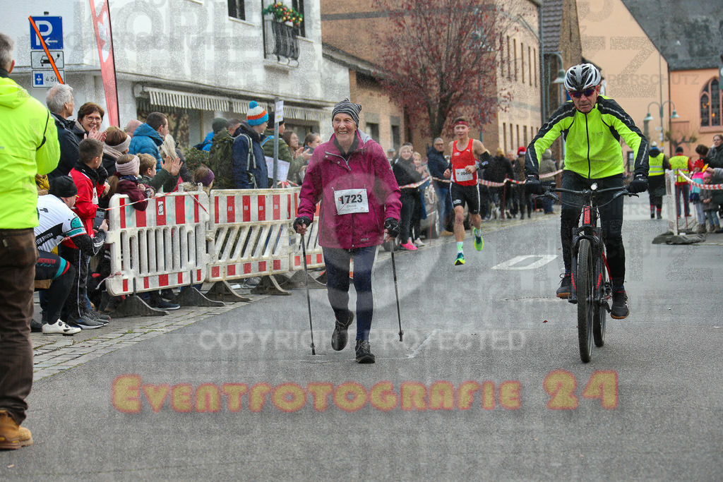 221127_1203_EX1_1889 | Sportfotografie im Rhein-Sieg Kreis, Köln, Bonn, NRW, Rheinland Pfalz, Hessen, etc. Unser Tätigkeitsfeld umfasst den Laufsport vom Volkslauf über den Marathon, Duathlon, Triathon bis zum Ultralauf wie Kölnpfad Ultra oder Schindertrail.
