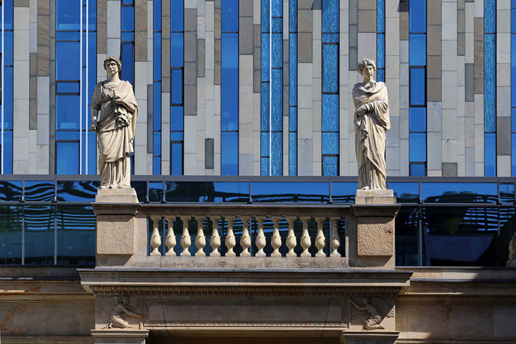 Schinkelportal | Das Team hinter BILDLEXIKON LEIPZIG bündelt historische wie aktuelle Informationen über die Stadt Leipzig in Text und Bild auf einer Plattform und stellt diese der interessierten Öffentlichkeit zur Verfügung.