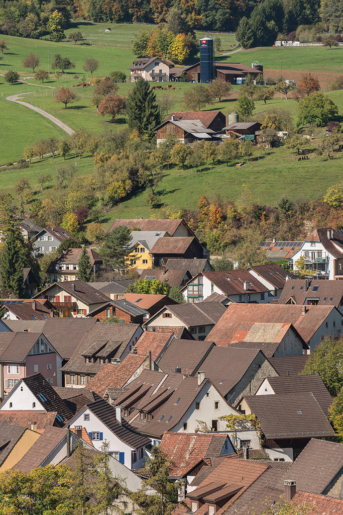 Die Dächer vom Mitteldorf | in Ziefen, Baselland, Schweiz. - Realisiert mit Pictrs.com