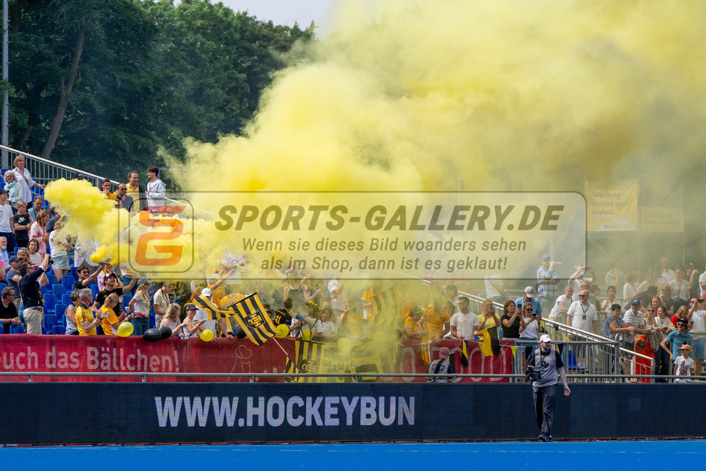 Final4_20250531-1051-HK107425 | Krefeld, Deutschland, 31.05.2025:  Feldhockey Final4 2025 – „Deutsche Feldhockey-Meisterschaften 2025“ im Gerd-Wellen-Hockeyanlage am 31.05.2025 in Krefeld, Deutschland. (Foto von Kramhöller/Fehrmann/Kaste)Krefeld, Germany, 31.05.2025: Feldhockey Final4 2025 – „Deutsche Feldhockey-Meisterschaften 2025“ in Gerd-Wellen-Hockeyanlage at 31.05.2025 in Krefeld, Deutschland. (Foto from Kramhöller/Fehrmann/Kaste)
