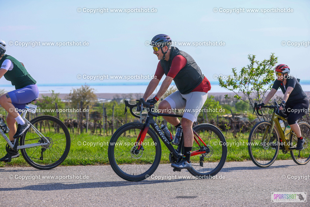 TRA_1147 | Neusiedlersee Radmarathon 2026@sportshot_your_pictrs #yourpictures#roadtowm2029 #nrm #neusiedlerseeradmarathon #neusiedlersee #neusiedlerseetourismus #burgenland #mörbisch #nrm26 #burgenlandtourismus #voglundco #poweredbyburgenlandtourismus #radsport #rad #marathon #ucigranfondo #visitburgenland #ucigranfondoworldseries