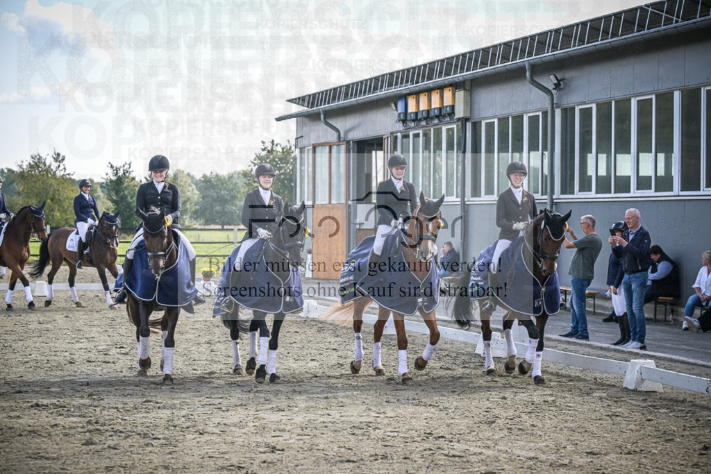 DOS_0139 | Entdecke hochwertige Reitturnierfotos von Foto Oger. Professionell, emotional und authentisch – jetzt Lieblingsmomente im Shop bestellen.Deutschlandweite Turnierfotografie. - Realisiert mit Pictrs.com