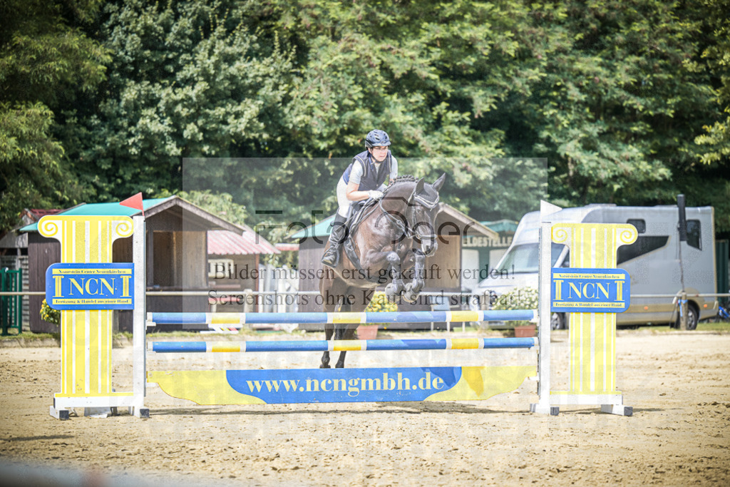 DOS_7248 | Entdecke hochwertige Reitturnierfotos von Foto Oger. Professionell, emotional und authentisch – jetzt Lieblingsmomente im Shop bestellen.Deutschlandweite Turnierfotografie. - Realisiert mit Pictrs.com
