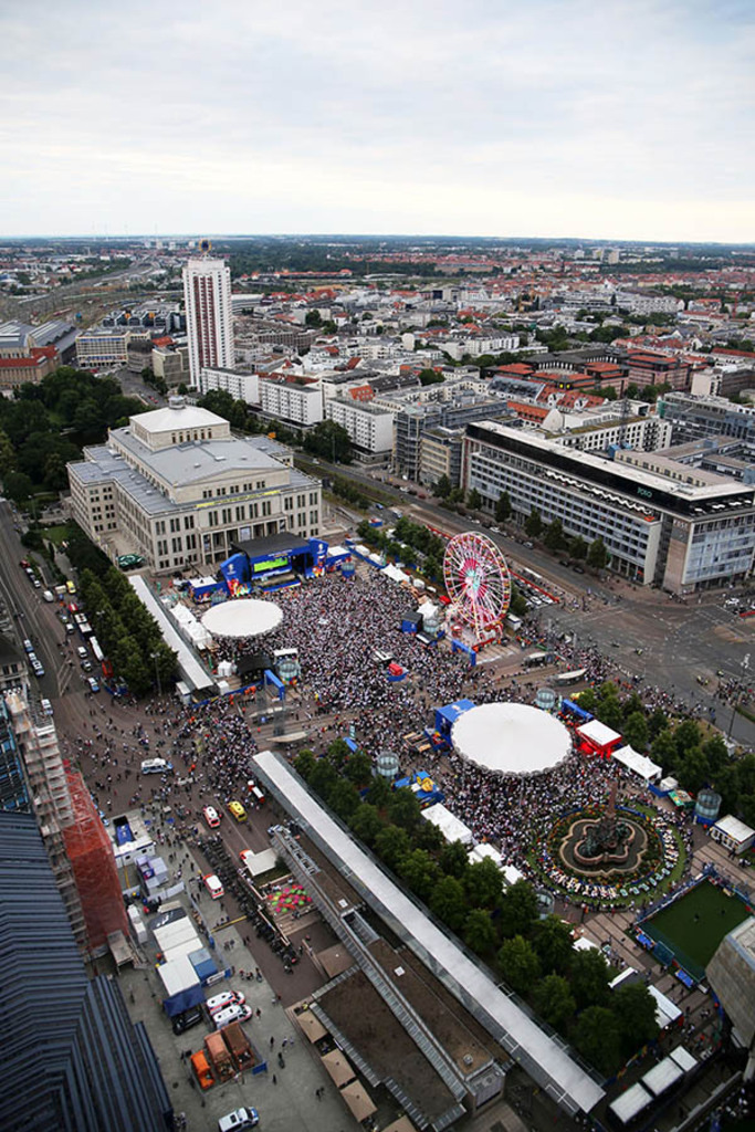 UEFA EURO 2024 in Leipzig - Fan Zone auf dem Augustusplatz | Entdecke über 20 Kategorien Leipzig-Motive: Foto-Downloads, hochwertige Poster, Leinwand- & Fine-Art-Prints. Jetzt Lieblingsfoto im Bildlexikon Leipzig Shop bestellen!
