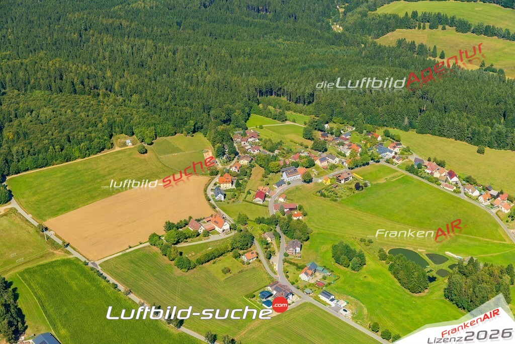 Klassische Luftaufnahme ohne Drohne zeigt:Neudorf bei Georgenberg - Die Luftbildaufnahme wurde 2025 vom UL-Flugzeug heraus erstellt ( keine Drohne ) - Hochauflösende Luftaufnahme -Nicht vergleichbar mit Google Maps oder Satelittenbilder- Die Geschenkidee !Mit Lizenz und Bildrechte bestellbar