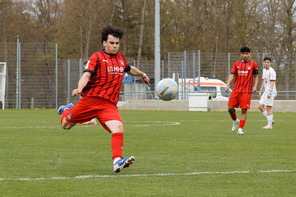 FCHOFK_260418_6-65 | 1.FC Heidenheim 1846 vs. Offenbacher Kickers, Fußball, U17, B-Junioren, NWL, U17-DFB-Nachwusliga, 2025/2026, 10. Spieltag, 18.04.2026 in Heidenheim, Walter-Birkhold-Jugendstadion (Foto: Michael Bulling) - Realisiert mit Pictrs.com