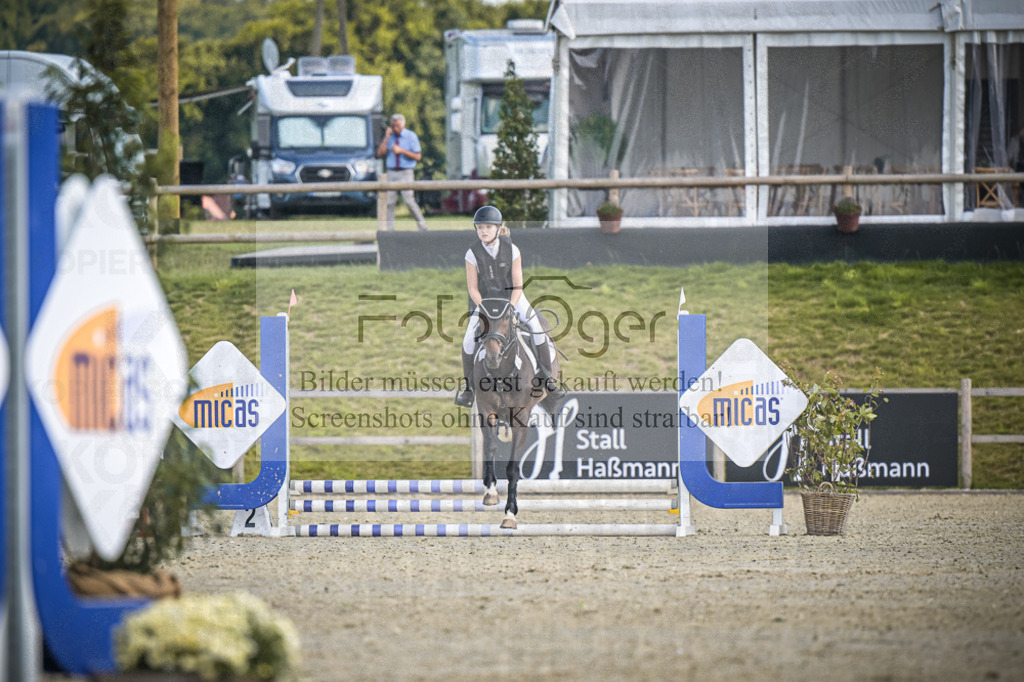 DOS_0081 | Entdecke hochwertige Reitturnierfotos von Foto Oger. Professionell, emotional und authentisch – jetzt Lieblingsmomente im Shop bestellen.Deutschlandweite Turnierfotografie. - Realisiert mit Pictrs.com
