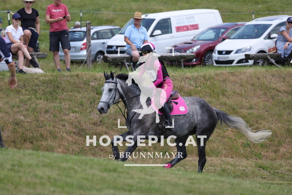 0P6A8394 | Willkommen bei Brunnmayr - Design & Fotografie – Ihrem Spezialisten für Reitturniere und Pferdeveranstaltungen in Oberösterreich, Salzburg und Bayern! Seit über 17 Jahren sind wir leidenschaftlich dabei.