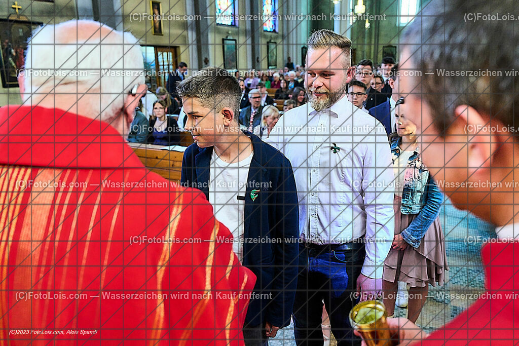 ALP2436_Pfarrfirmung Wieselburg_Sakrament der Firmung | (C)FotoLois.com, Alois Spandl, Pfarrfirmung in Wieselburg mit Firmspender Eduard Gruber (ehemaliger Generalvikar der Diözese St. Pölten), Sa 3. Juni 2023.