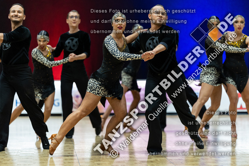 20240113-02114 | Hier finden Sie Tanz Bilder vom Latein und Standard Formationen tanzen. Sportbilder vom Tanzsport. Schöne Fotos und von Weltmeisterschaft, Europameisterschaft, Bundesliga, Regionalliga, Oberliga und Landesliga sowie von GOC Stuttgart, DanceComp, WM Bremen