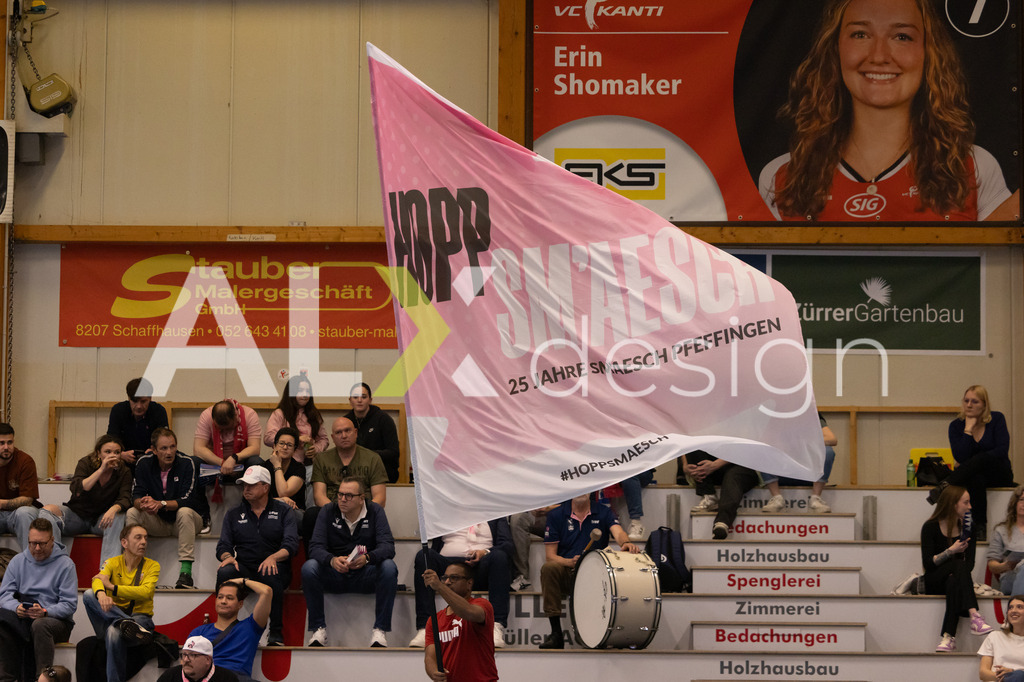 Volleyball I Frauen I Saison 2025-2026 I Volleyball NLA | Women I 1/2 Finals I  VC Kanti Schaffhausen - Sm'Aesch Pfeffingen I 07.03.2026 | Sm'Aesch Pfeffingen Fahne - Realisiert mit Pictrs.com