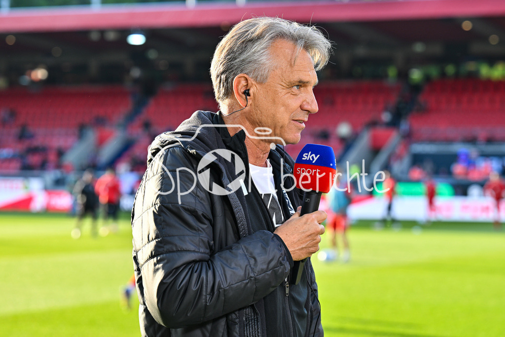 1. FC Heidenheim - SV Elversberg 07 | Im Bild Horst STEFFEN Trainer SV Elversberg beim Interview mit SKY / Einzelfoto / Freisteller / Relegation Bundesliga: 1. FC Heidenheim - SV Elversberg 07, Voith-Arena am 22.05.2025 / DFL REGULATIONS PROHIBIT ANY USE OF PHOTOGRAPHS AS IMAGE SEQUENCES AND/OR QUASI-VIDEO / BLD / ZDF